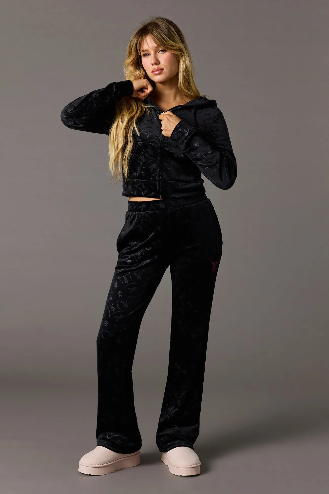 Haut en velours avec motif Playboy embossé orné de pierres du Rhin et fermeture à glissière sold by Urban Planet product image thumbnail 4