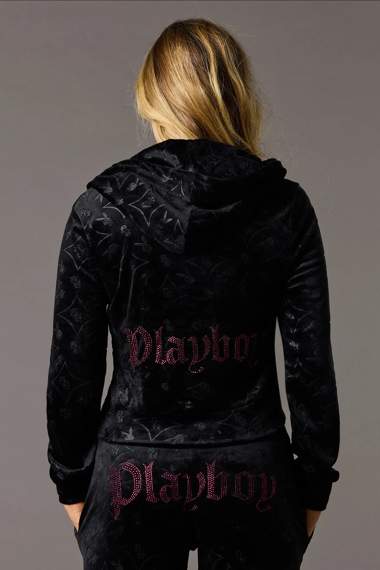 Haut en velours avec motif Playboy embossé orné de pierres du Rhin et fermeture à glissière sold by Urban Planet product image thumbnail 3