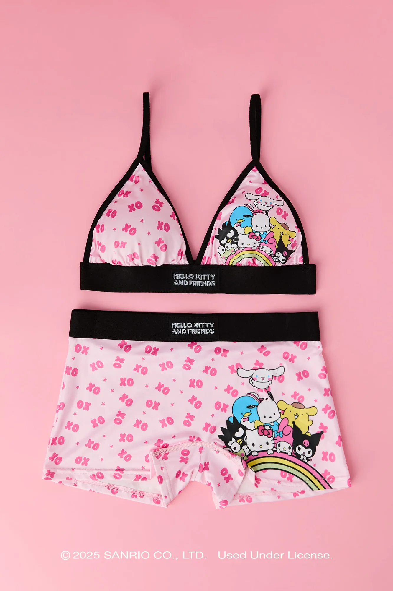 Ensemble avec soutien-gorge triangulaire et culotte garçonne à imprimé Hello Kitty® and Friends sold by Urban Planet