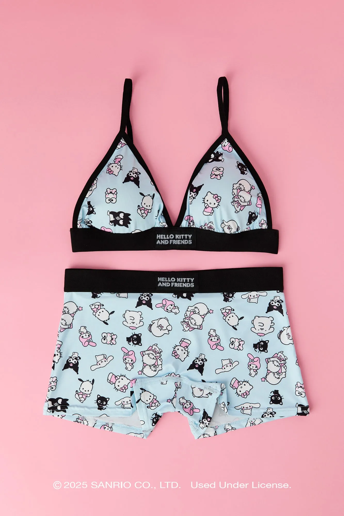 Ensemble avec soutien-gorge triangulaire et culotte garçonne à imprimé Hello Kitty® and Friends sold by Urban Planet