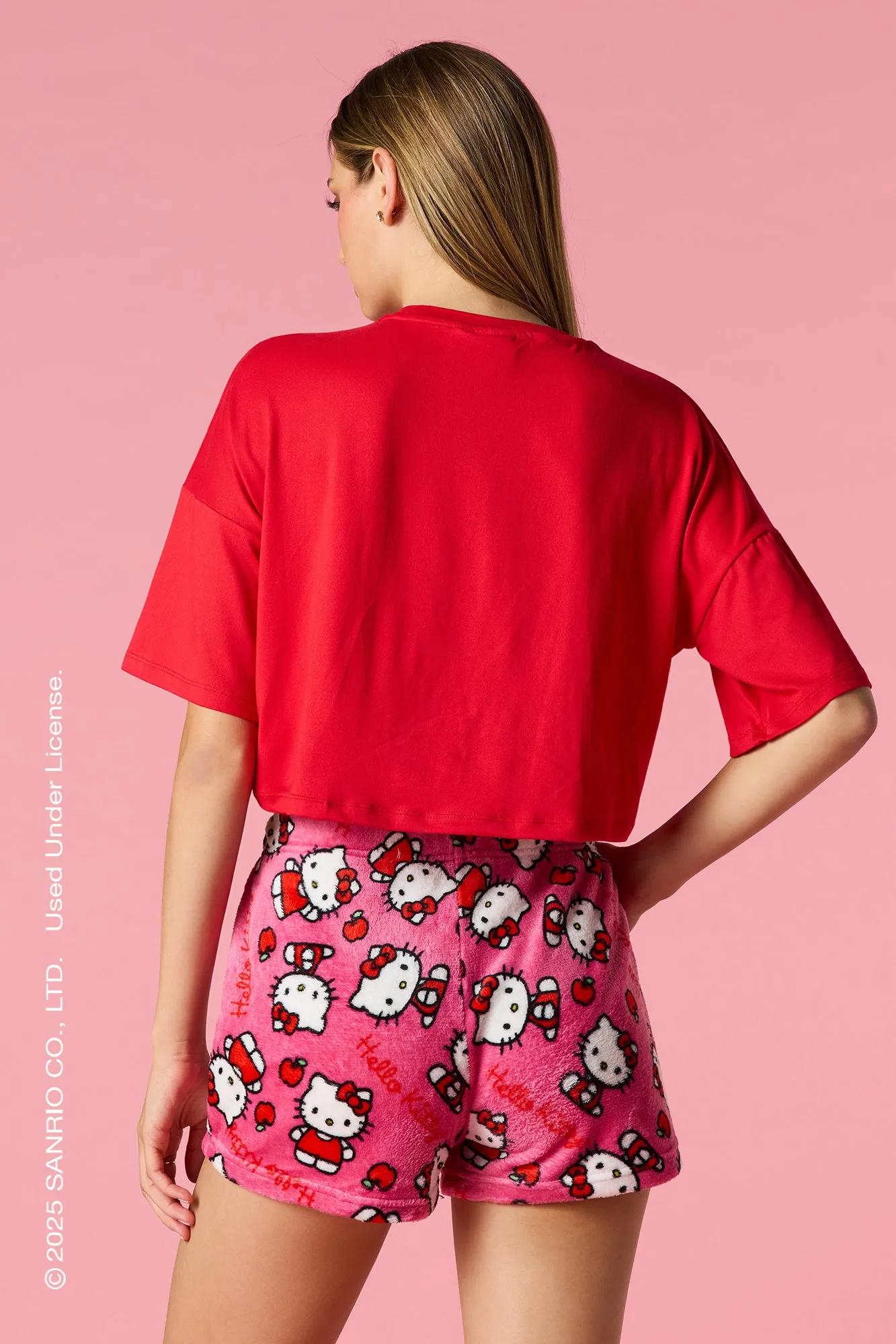 Ensemble pyjama avec t-shirt et short à imprimé Hello Kitty® sold by Urban Planet product image thumbnail 2