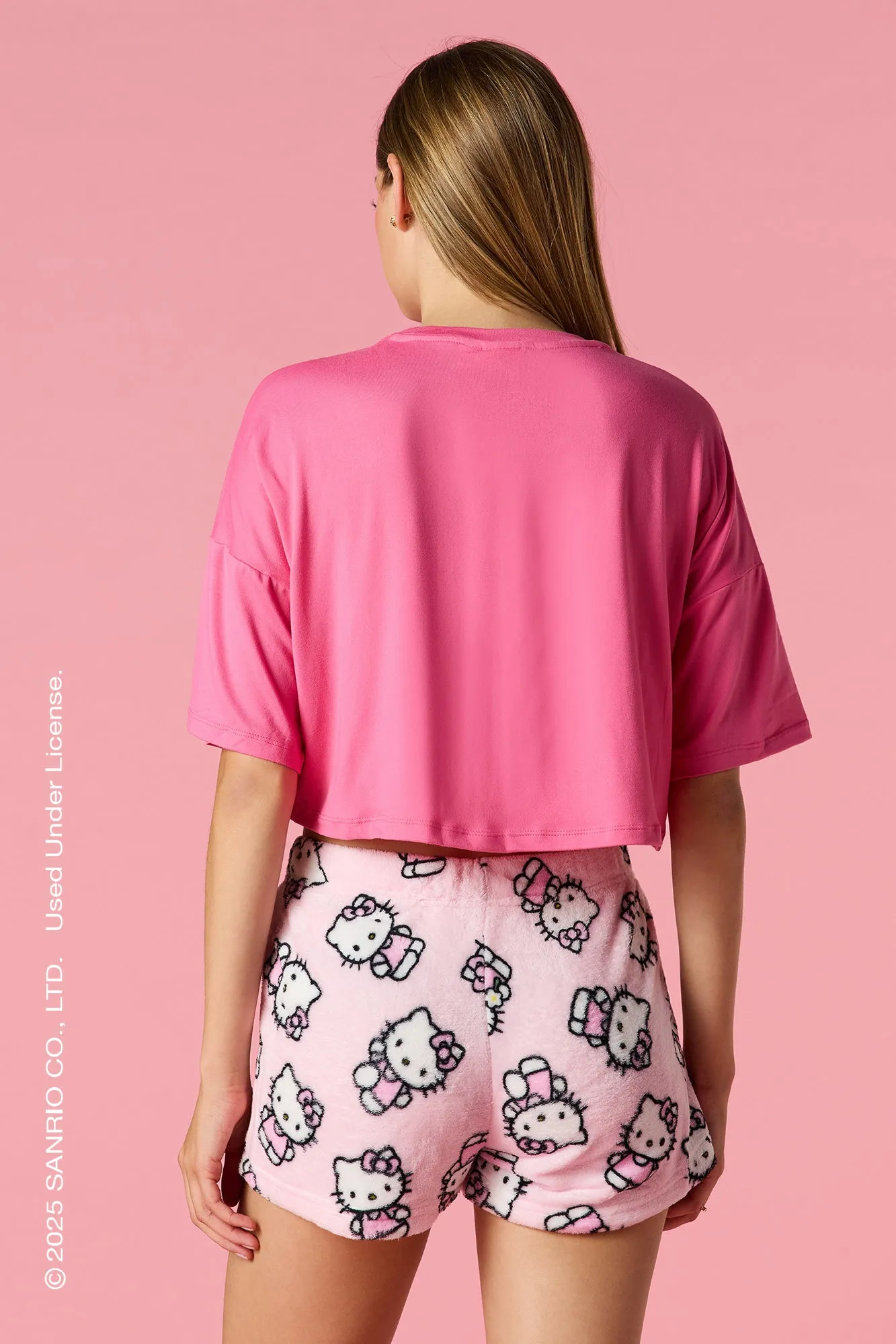 Ensemble pyjama avec t-shirt et short à imprimé Hello Kitty® sold by Urban Planet product image thumbnail 5