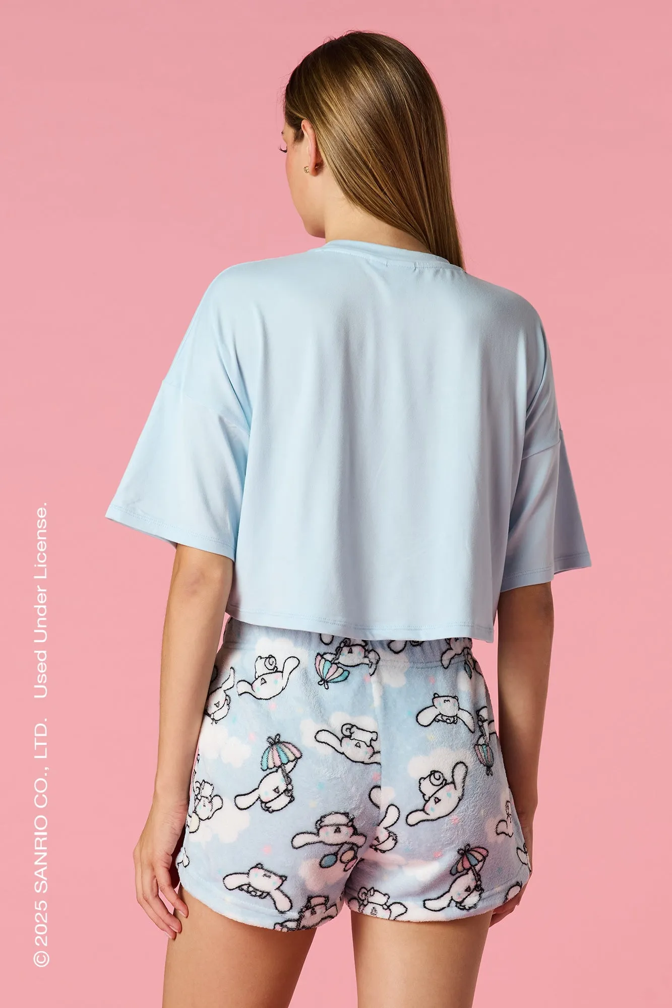 Ensemble pyjama avec t-shirt et short à imprimé Cinnamoroll sold by Urban Planet product image thumbnail 2