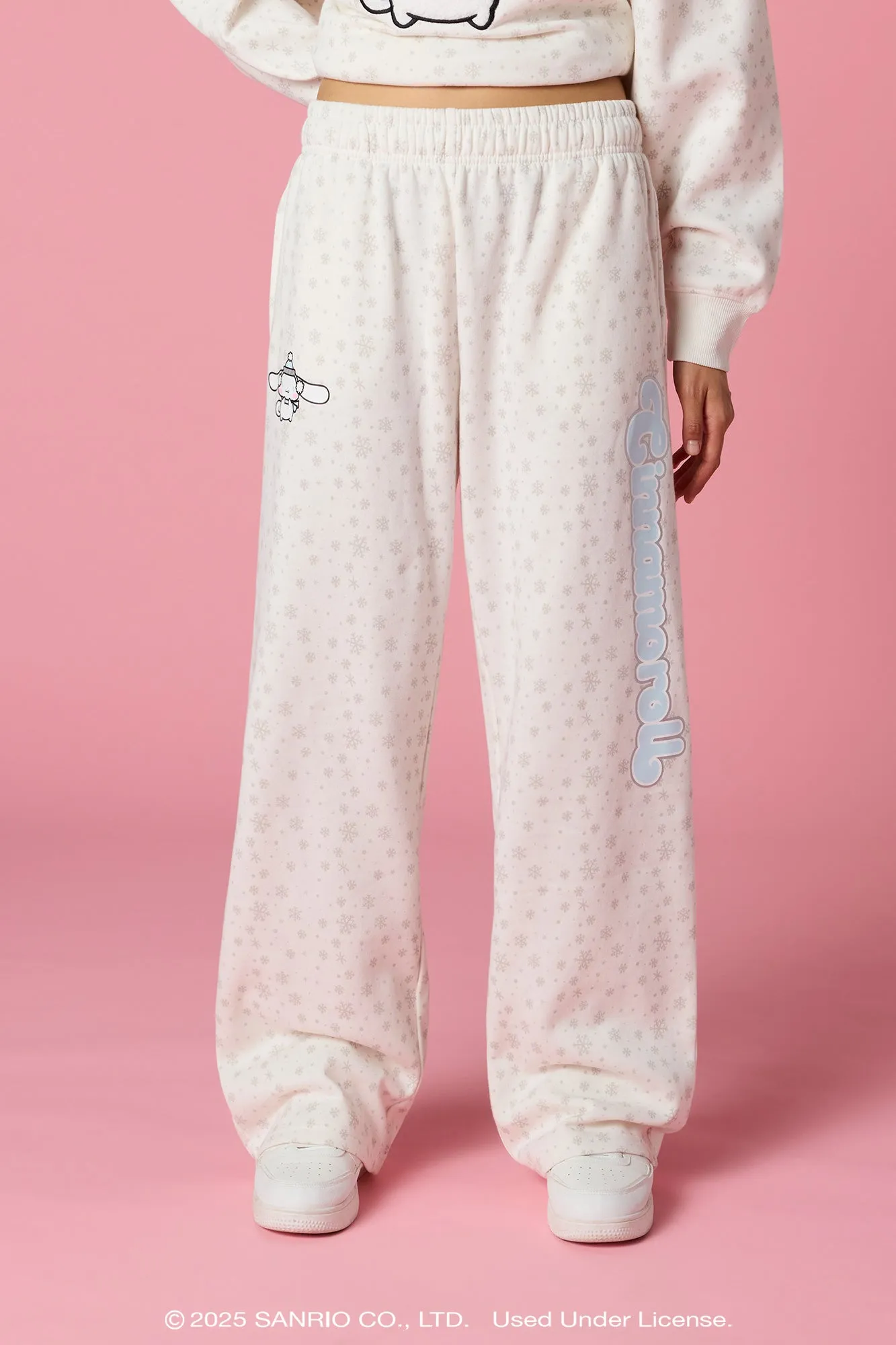 Cinnamoroll™ Holiday Graphic Wide Leg Sweatpant sold by Urban Planet product image thumbnail 2