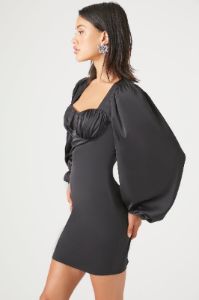 Minirobe en satin à manches longues sold by Urban Planet