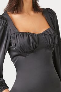 Minirobe en satin à manches longues sold by Urban Planet