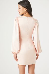 Minirobe en satin à manches longues sold by Urban Planet
