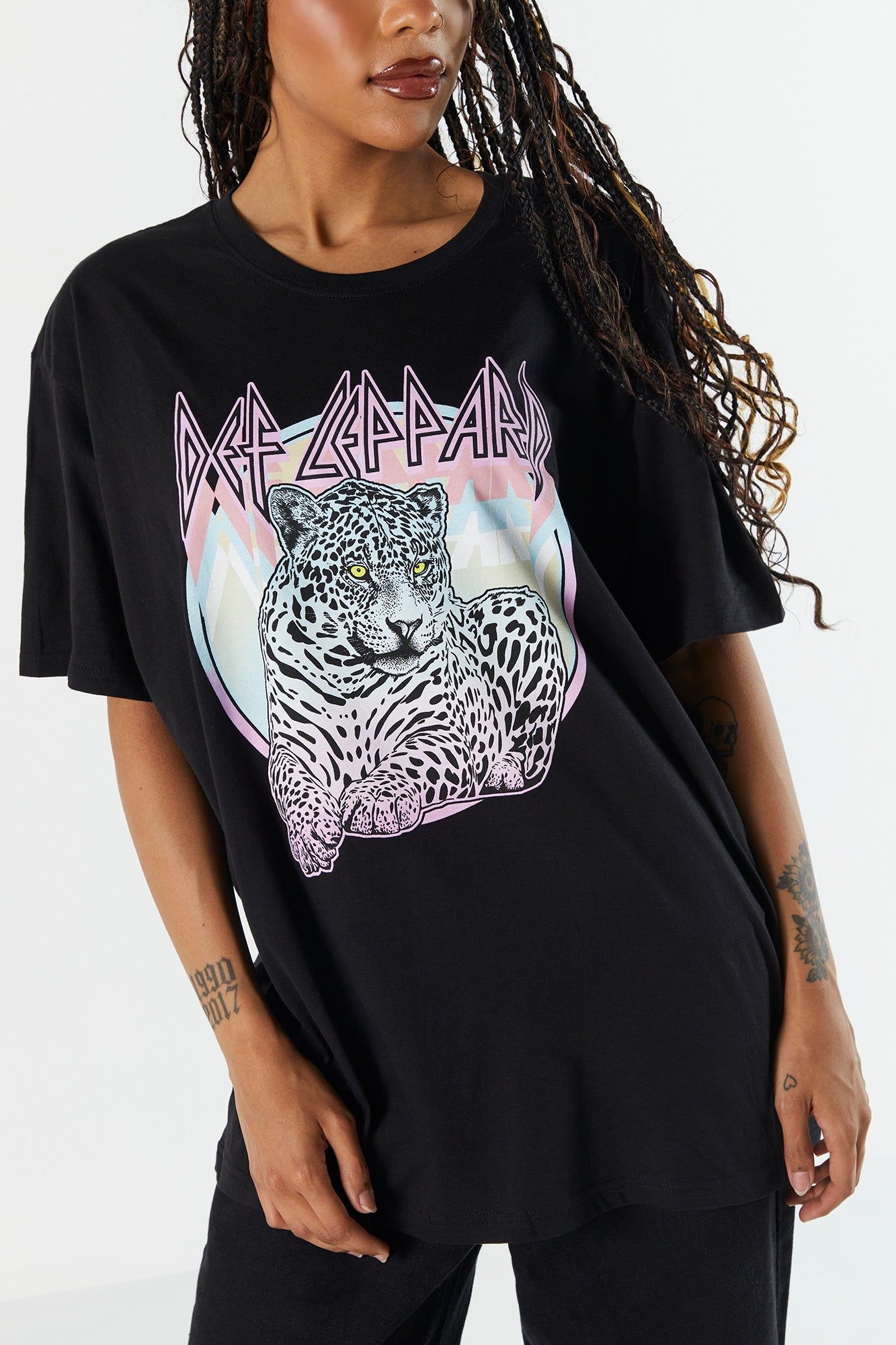 T-shirt de coupe garçonne à imprimé Def Leppard sold by Urban Planet product image thumbnail 3