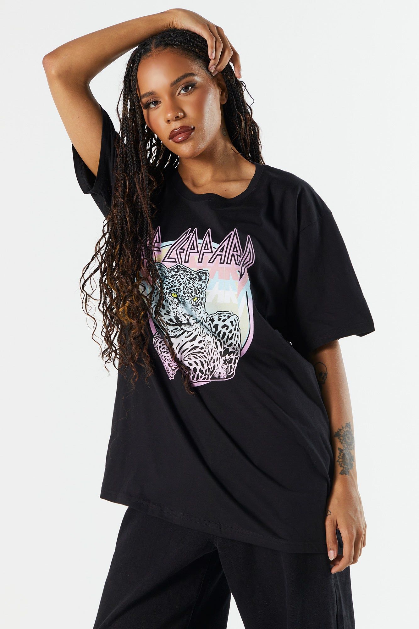 T-shirt de coupe garçonne à imprimé Def Leppard sold by Urban Planet