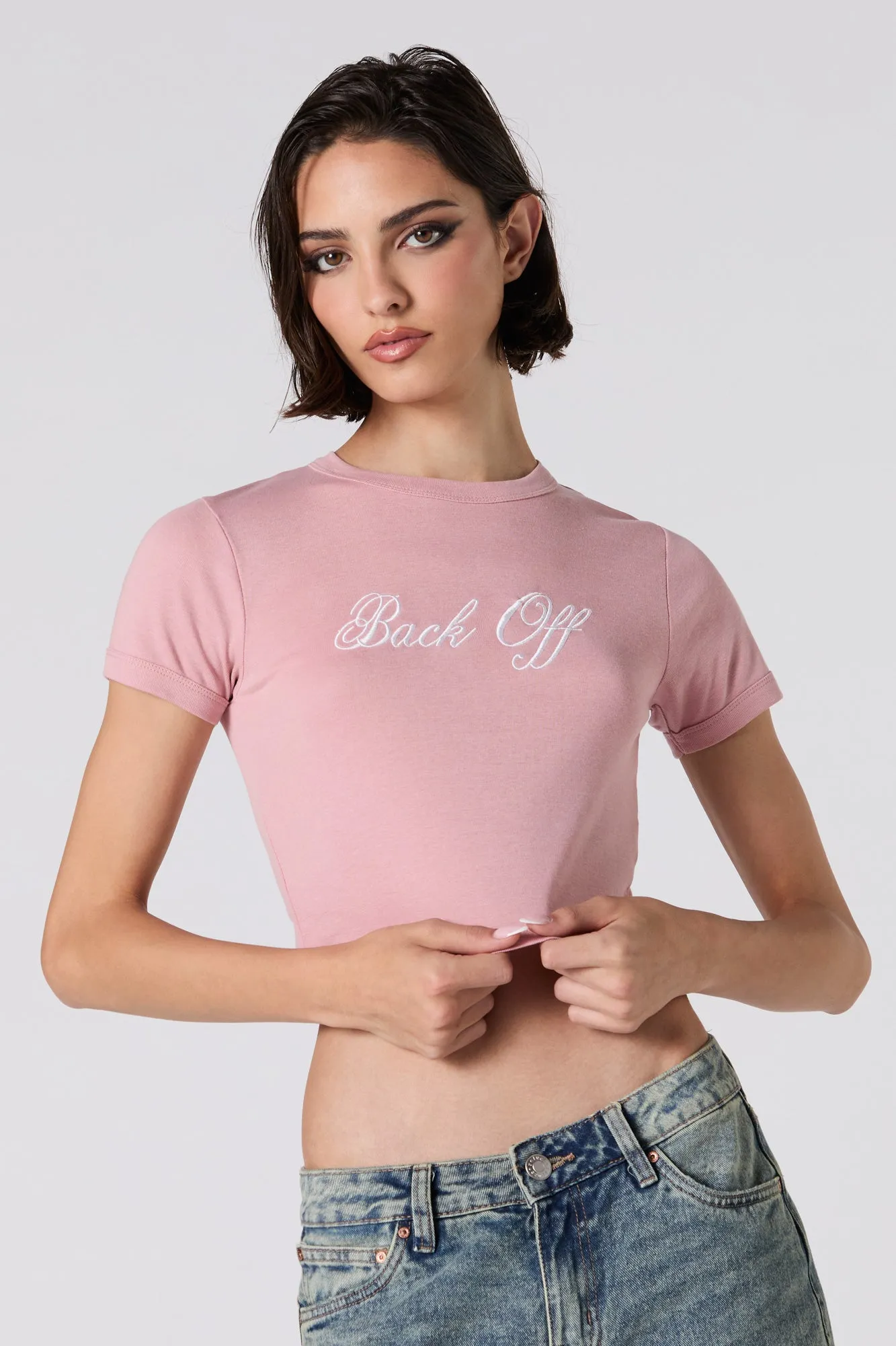 T-shirt ultracourt côteléavec motif brodé Back Off sold by Urban Planet