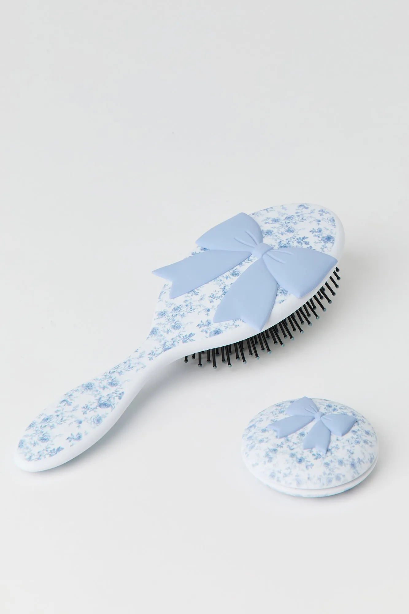 Hair Brush & Compact Mirror Set sold by Urban Planet product image thumbnail 5