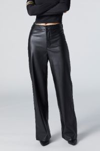 Pantalon à jambe large en similicuir sold by Urban Planet