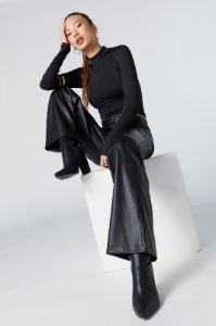 Pantalon à jambe large en similicuir sold by Urban Planet
