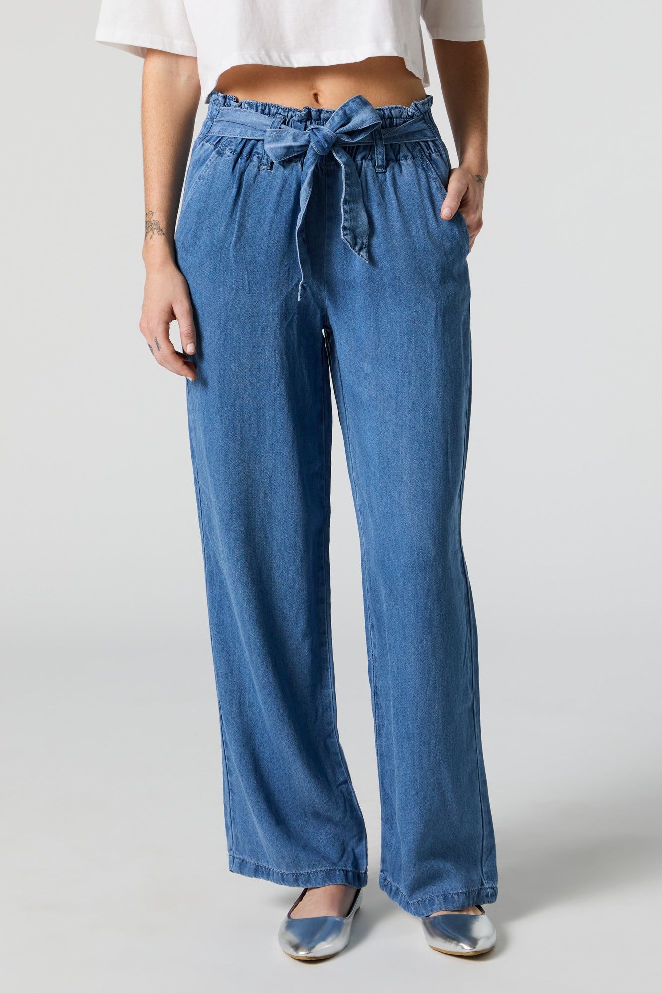 Jean à taille cintrée en denim délavé pâle sold by Urban Planet product image thumbnail 3