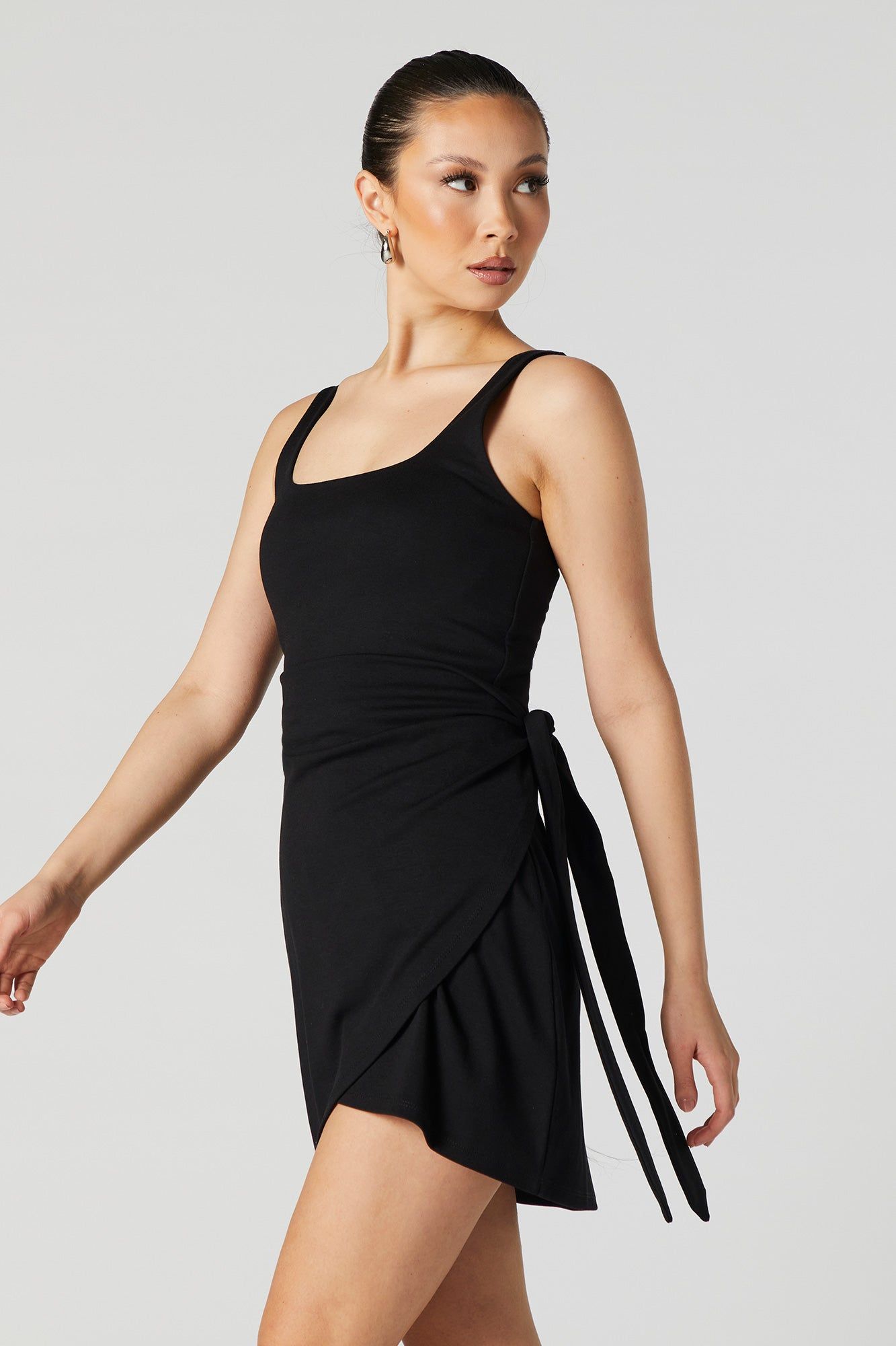 Minirobe asymétrique à encolure carrée avec attaches latérales sold by Urban Planet product image thumbnail 4