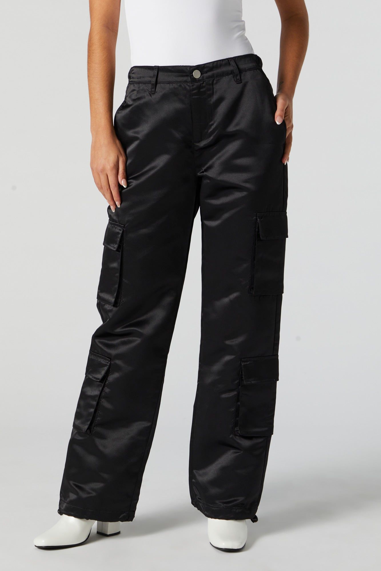 Pantalon en satin avec poches cargo sold by Urban Planet product image thumbnail 2