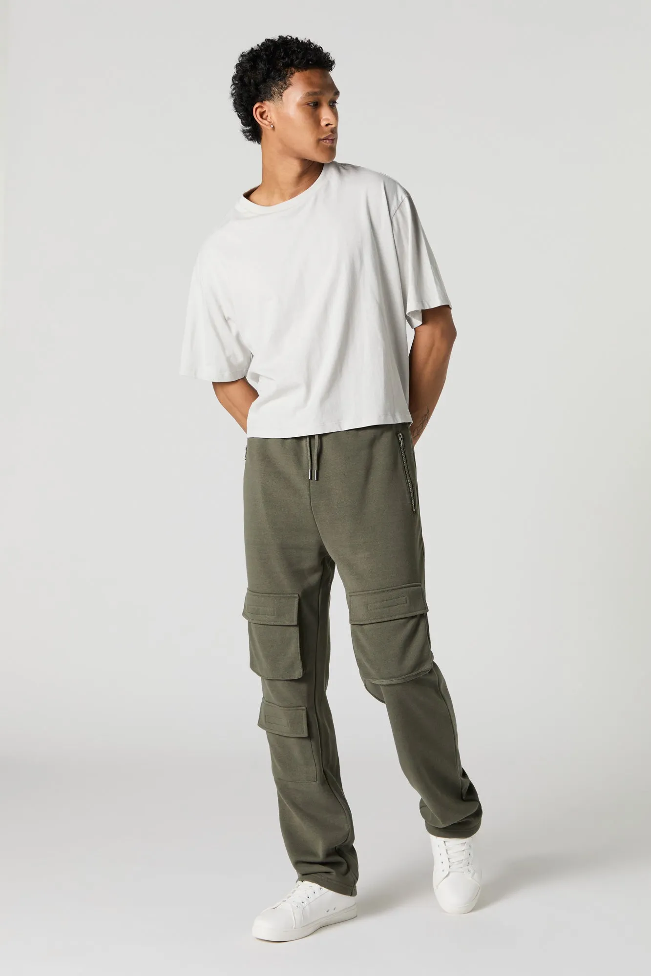 Pantalon d'entraînement cargo en molleton avec poches multiples sold by Urban Planet product image thumbnail 2