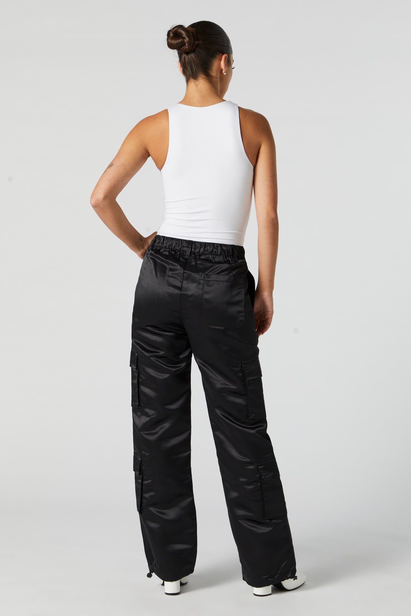 Pantalon en satin avec poches cargo sold by Urban Planet product image thumbnail 3