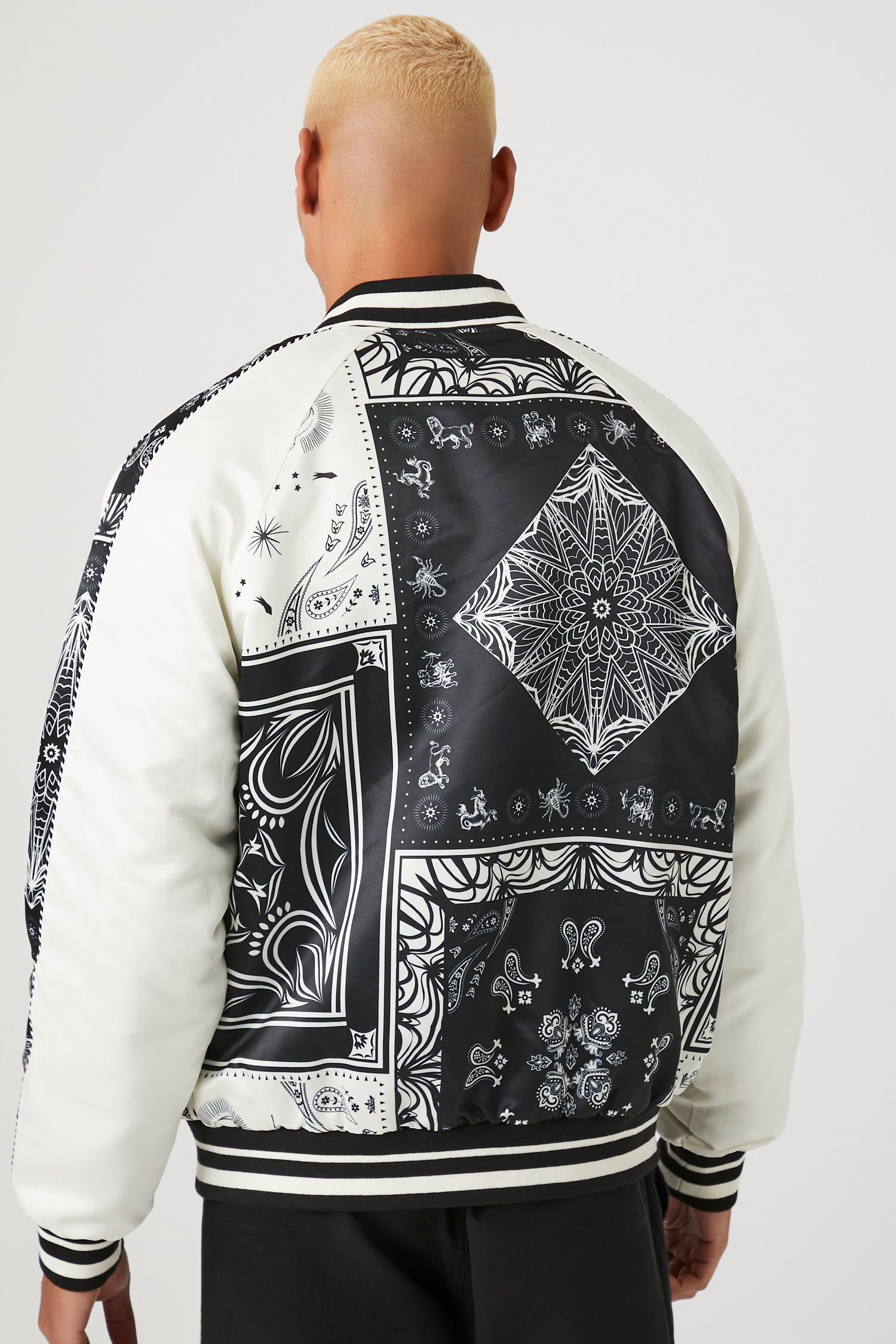 Blouson aviateur en satin avec motif cachemire et blocs de couleurs sold by Urban Planet product image thumbnail 2