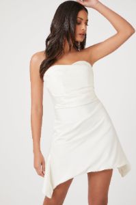Minirobe en satin avec décolleté en coeur sold by Urban Planet