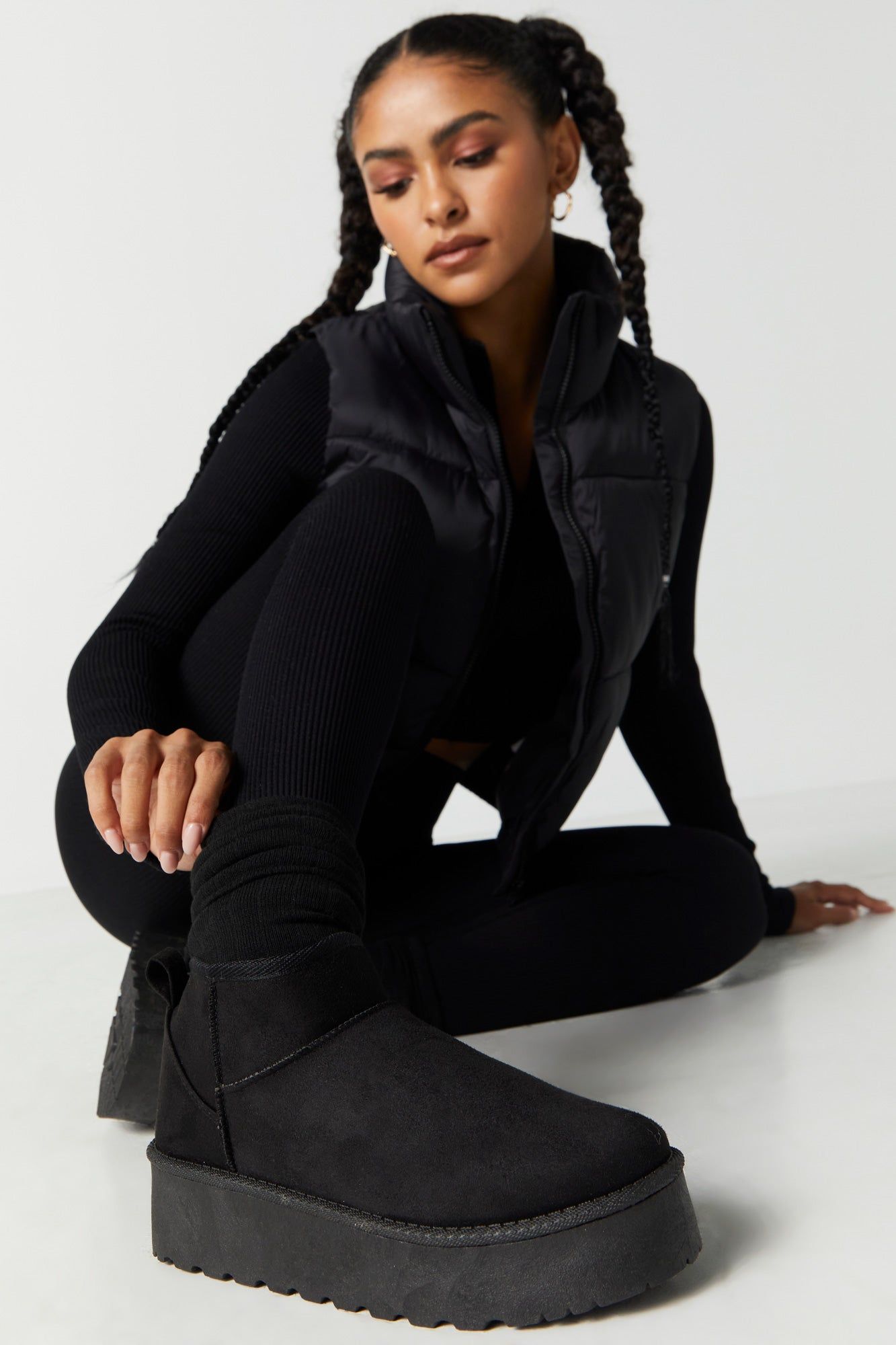 Bottes mini-plateformes aux chevilles sold by Urban Planet