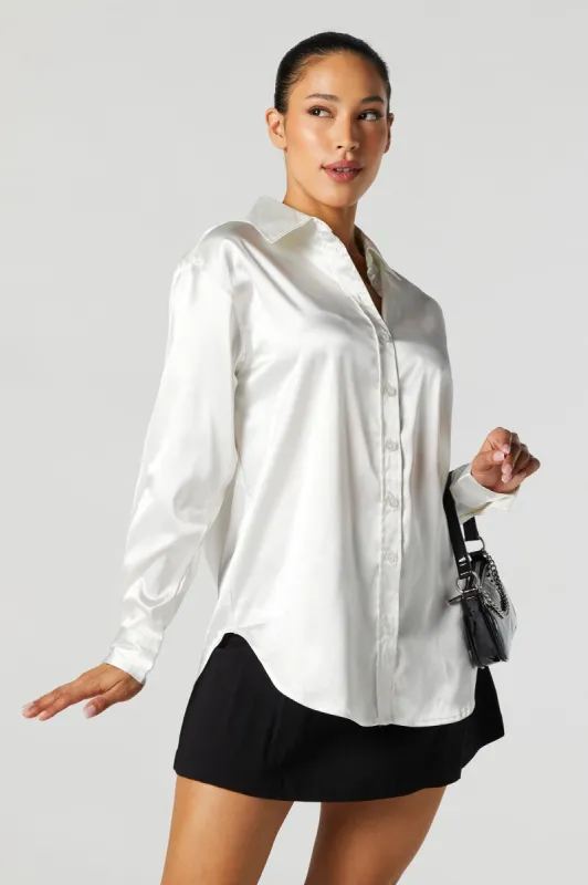 Haut boutonné en satin sold by Urban Planet