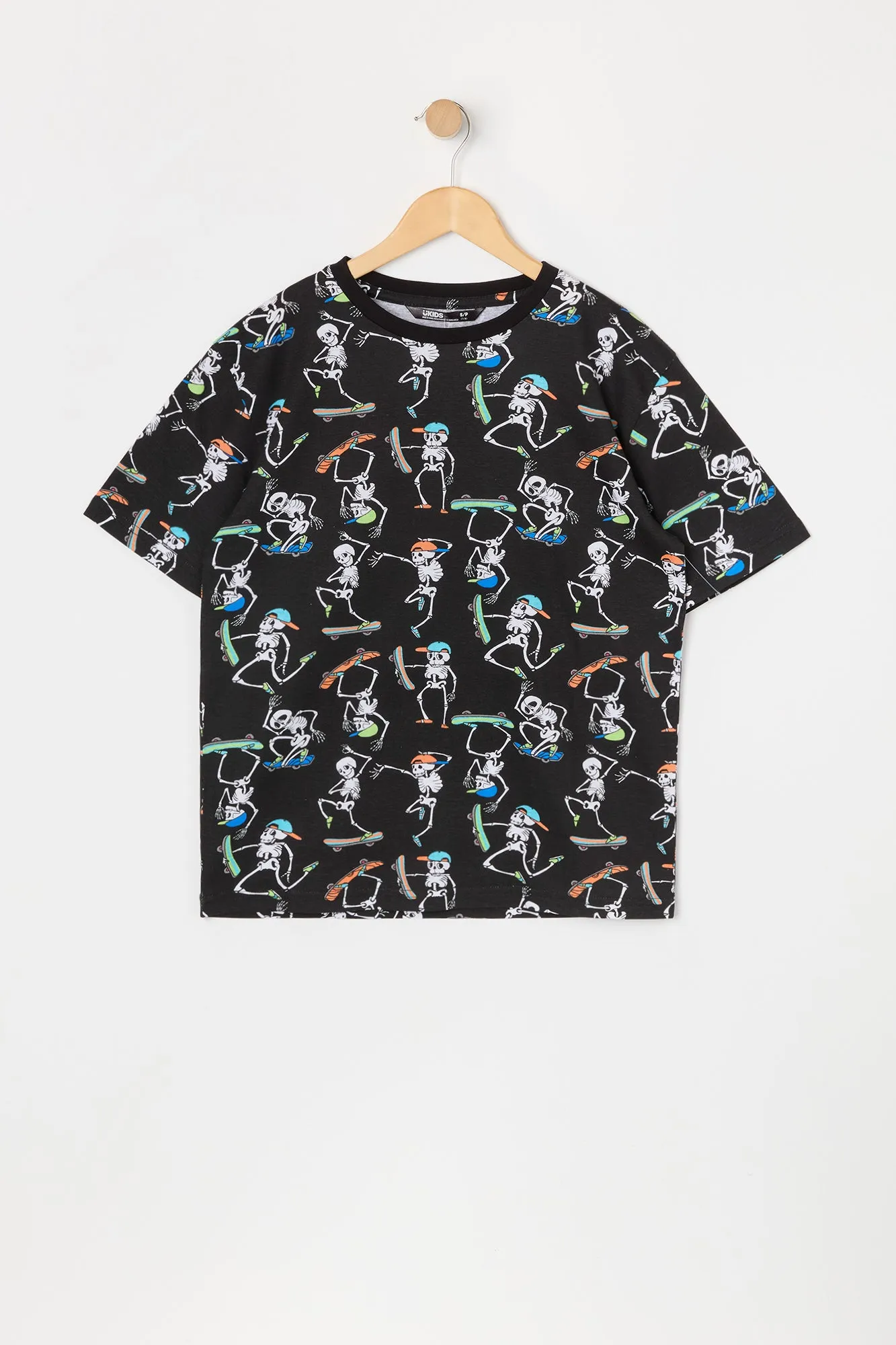 T-shirt à imprimé de squelette sur une planche à roulettes pour garçons sold by Urban Planet