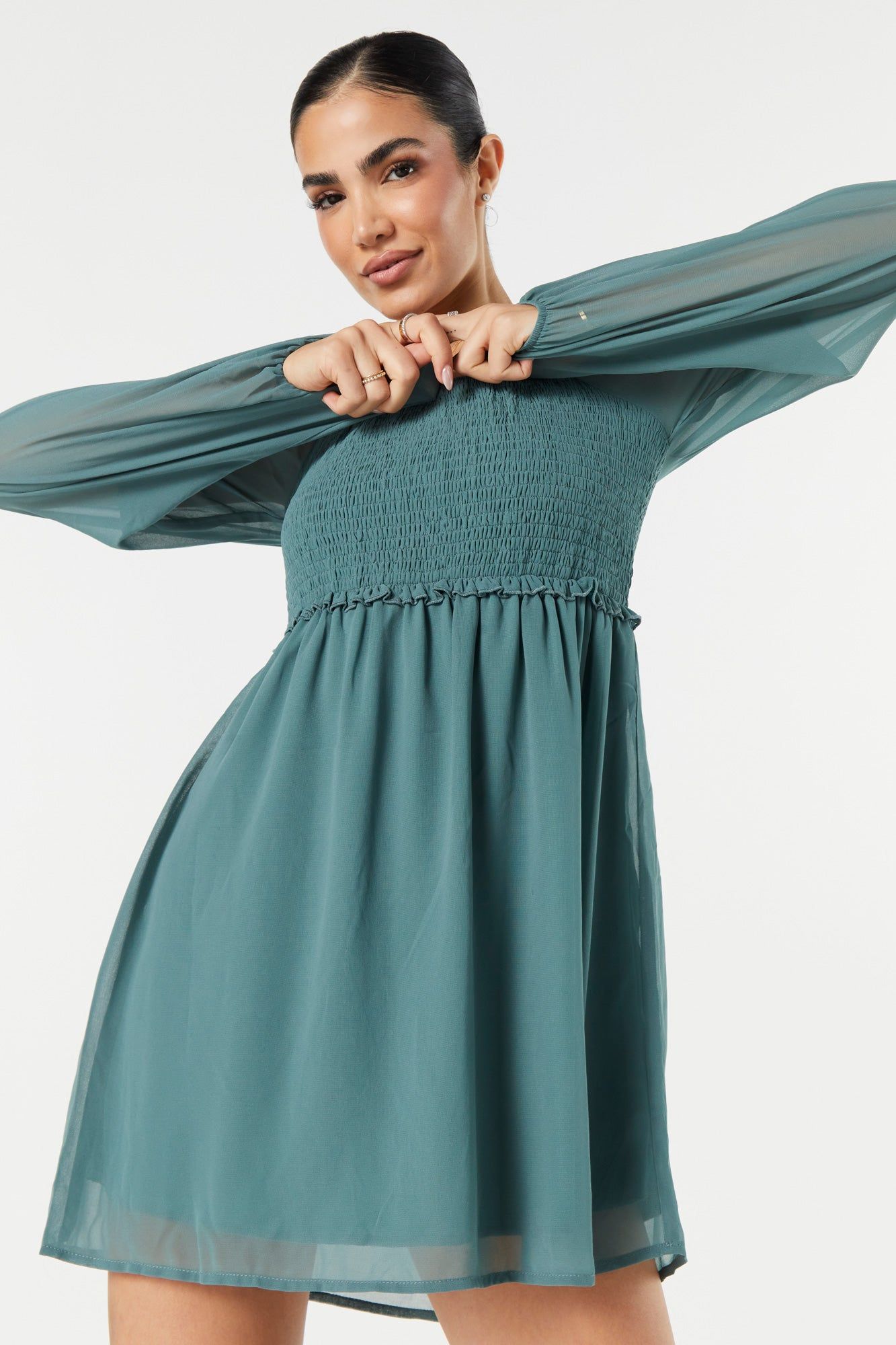 Minirobe smockée à manches longues sold by Urban Planet