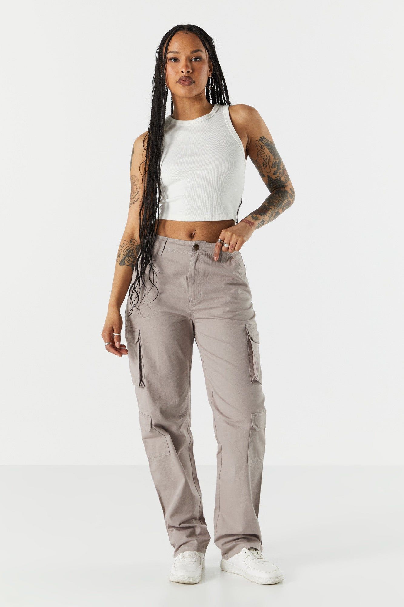 Pantalon cargo avec poches multiples sold by Urban Planet