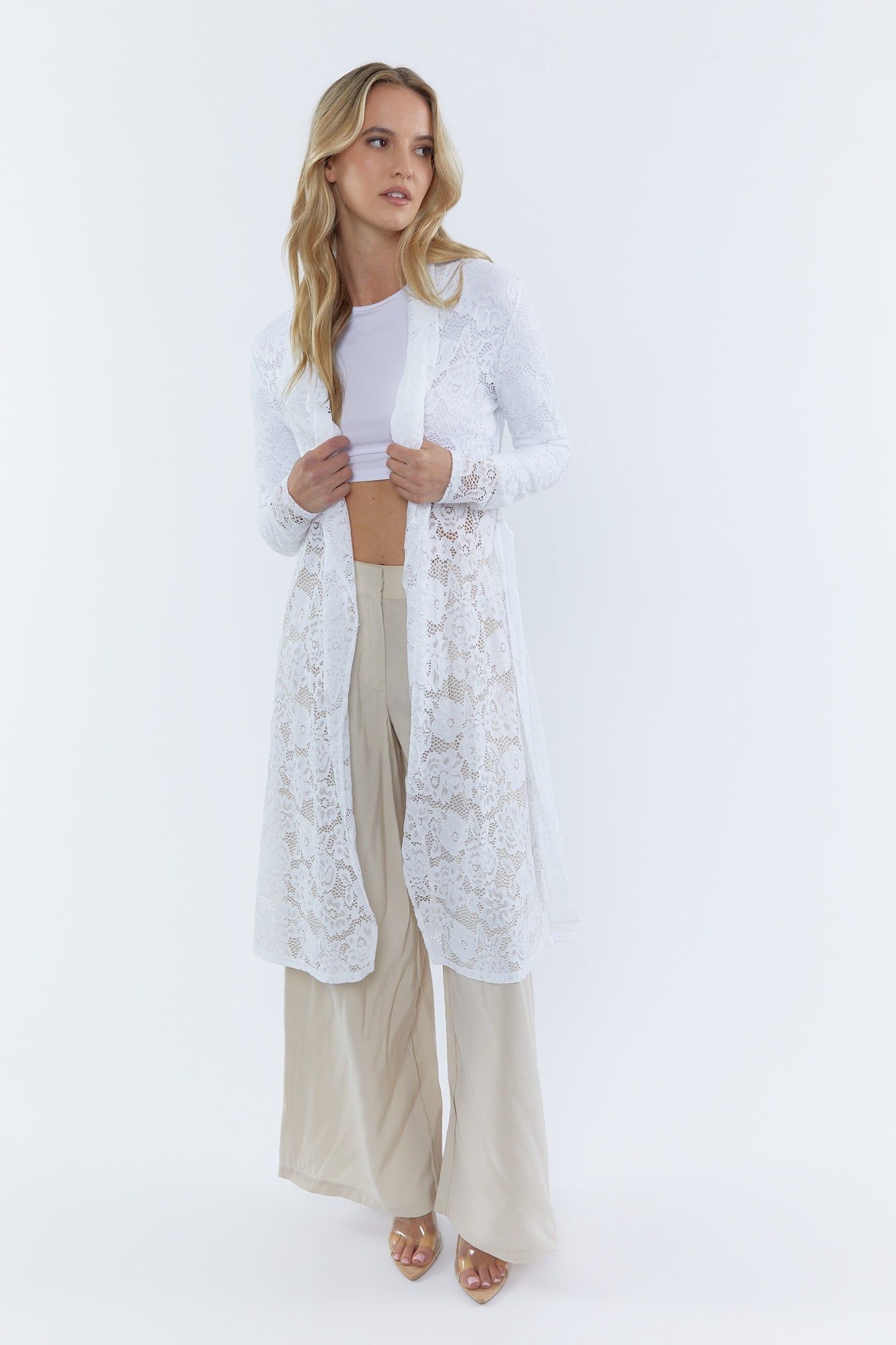 Cardigan fleuri en filet sold by Urban Planet