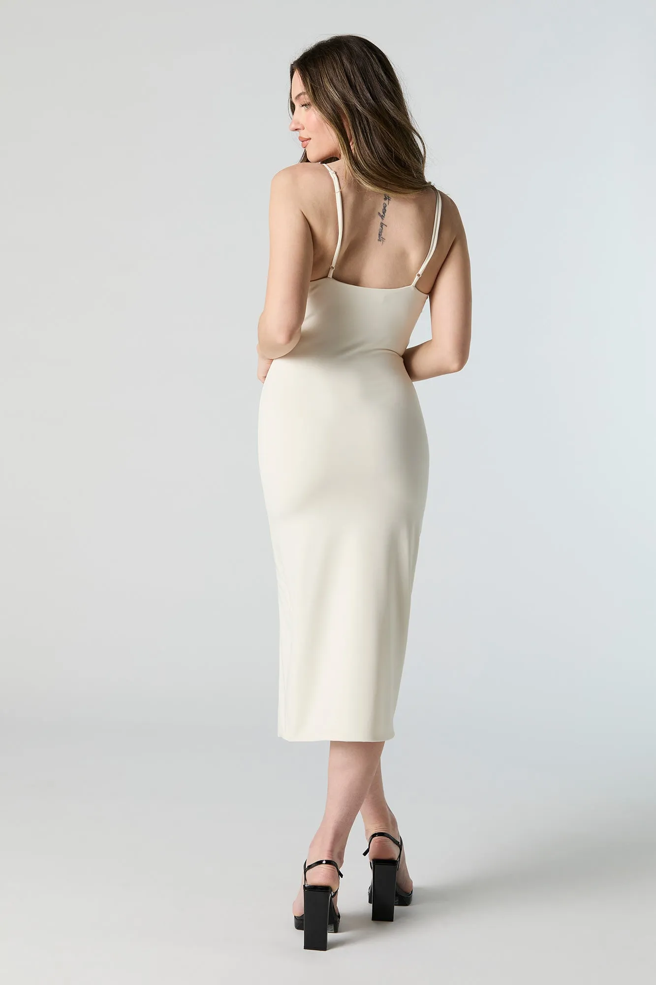 Robe midi profilée avec fente et encolure dégagée sold by Urban Planet product image thumbnail 3