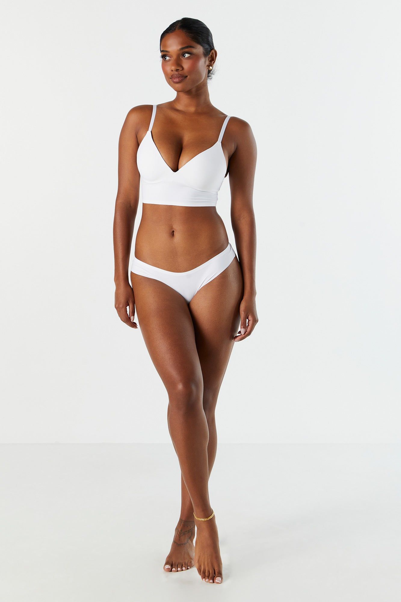 Brassière invisible à col en V sold by Urban Planet product image thumbnail 3