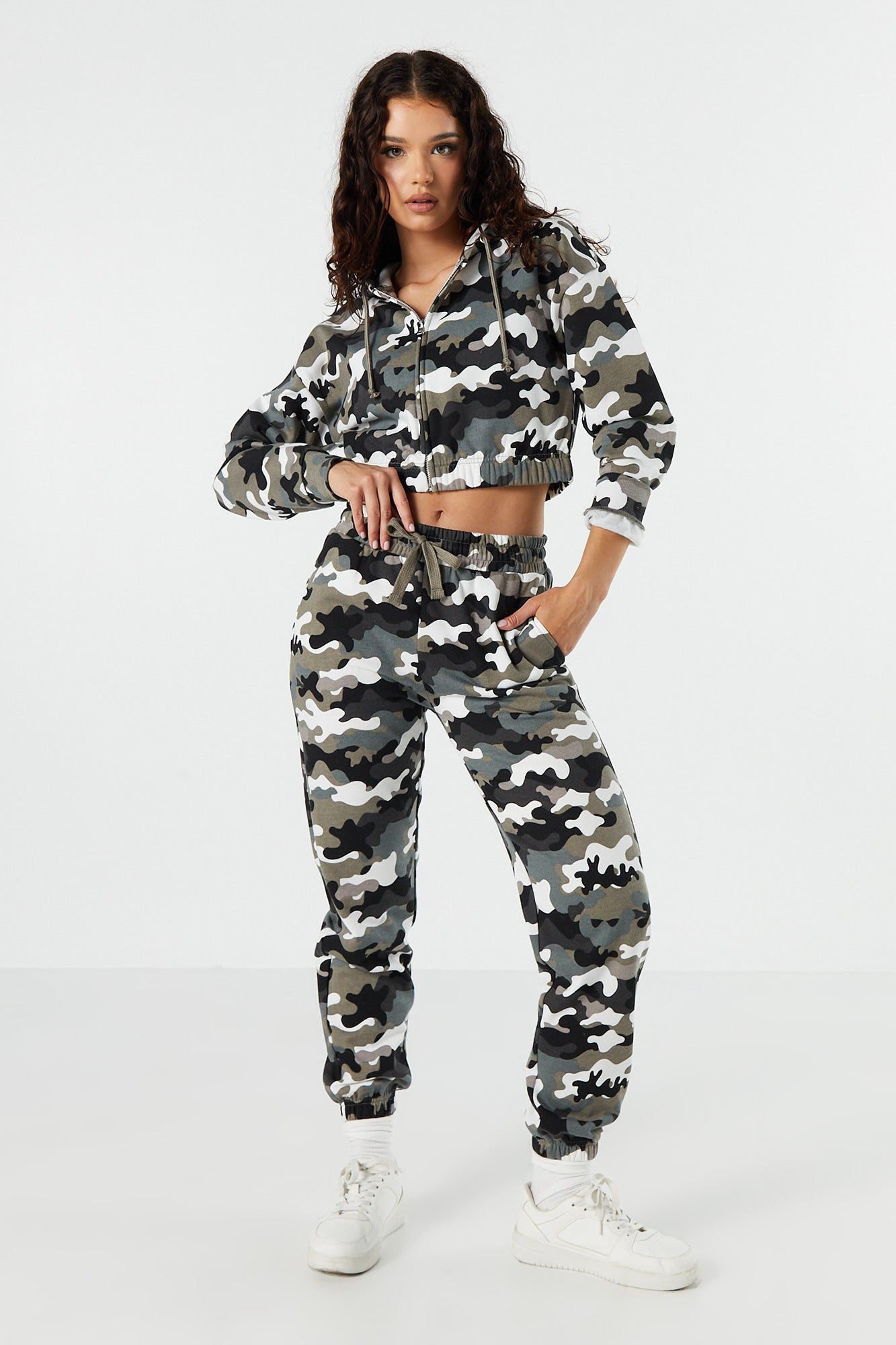Pantalon de jogging en molleton avec motif camouflage sold by Urban Planet
