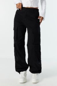 Pantalon cargo parachute avec poches multiples sold by Urban Planet