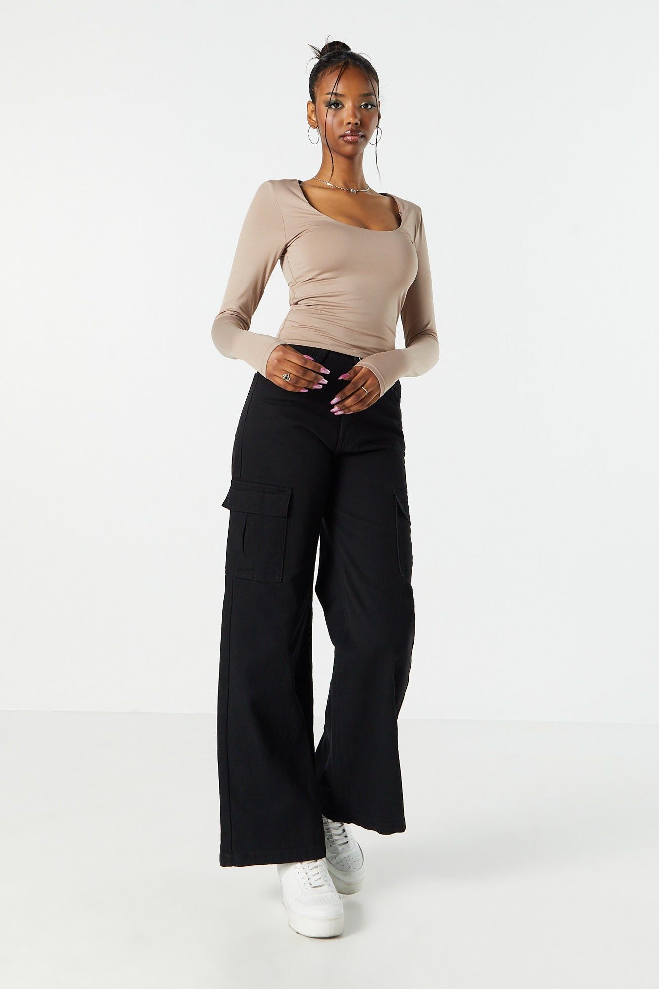 Haut profilé à manches longues avec encolure arrondie uni sold by Urban Planet product image thumbnail 9