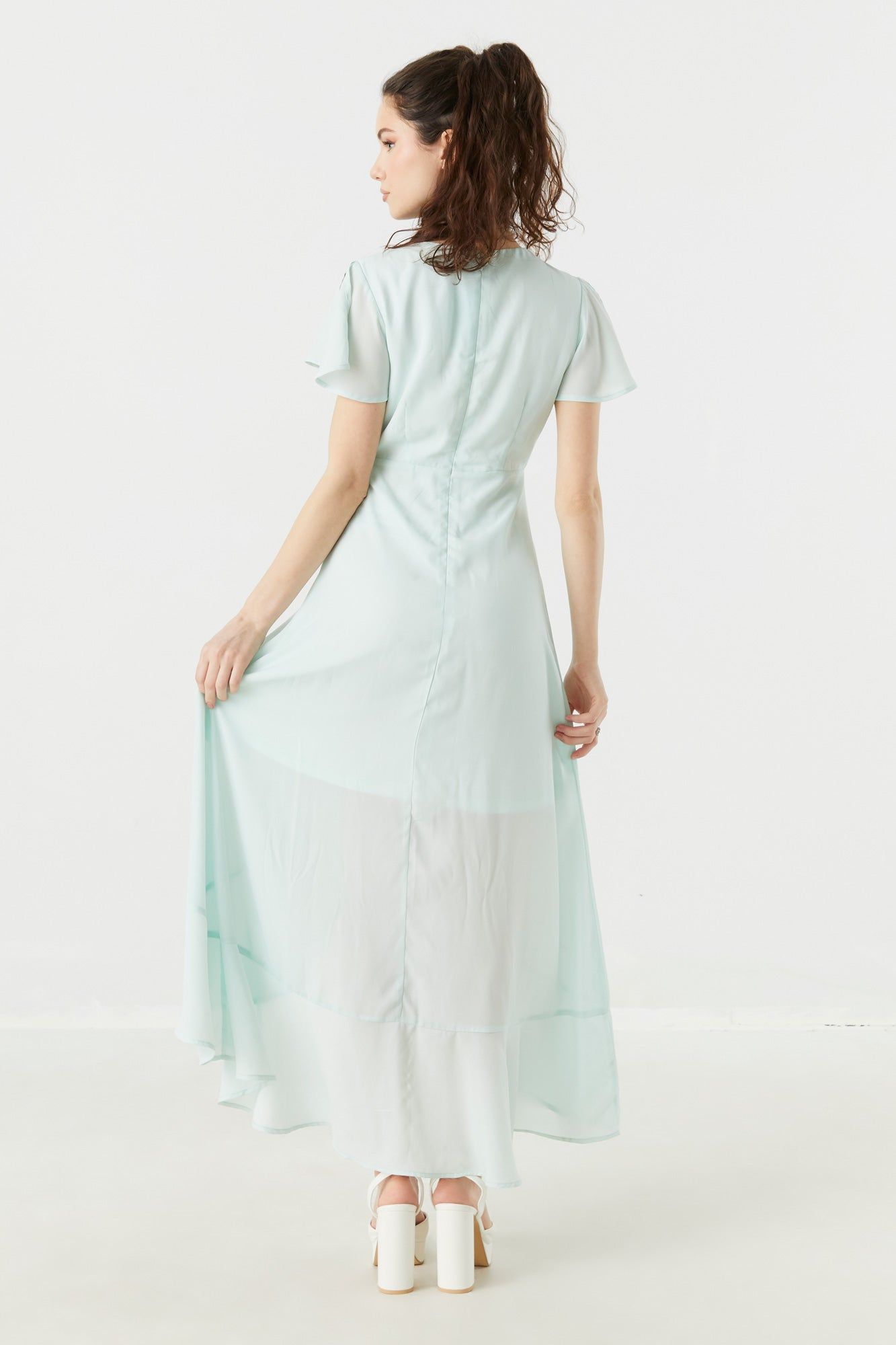 Robe fourreau maxi en chiffon à surplis sold by Urban Planet product image thumbnail 5
