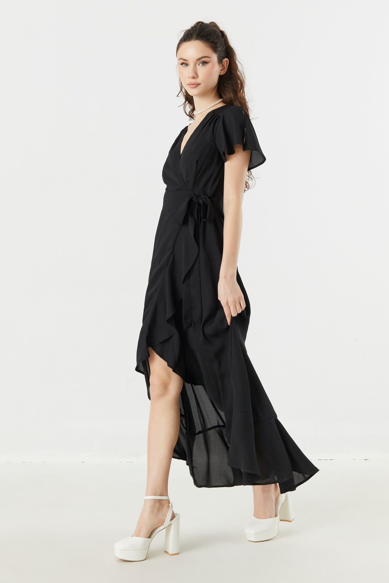 Robe fourreau maxi en chiffon à surplis sold by Urban Planet product image thumbnail 3