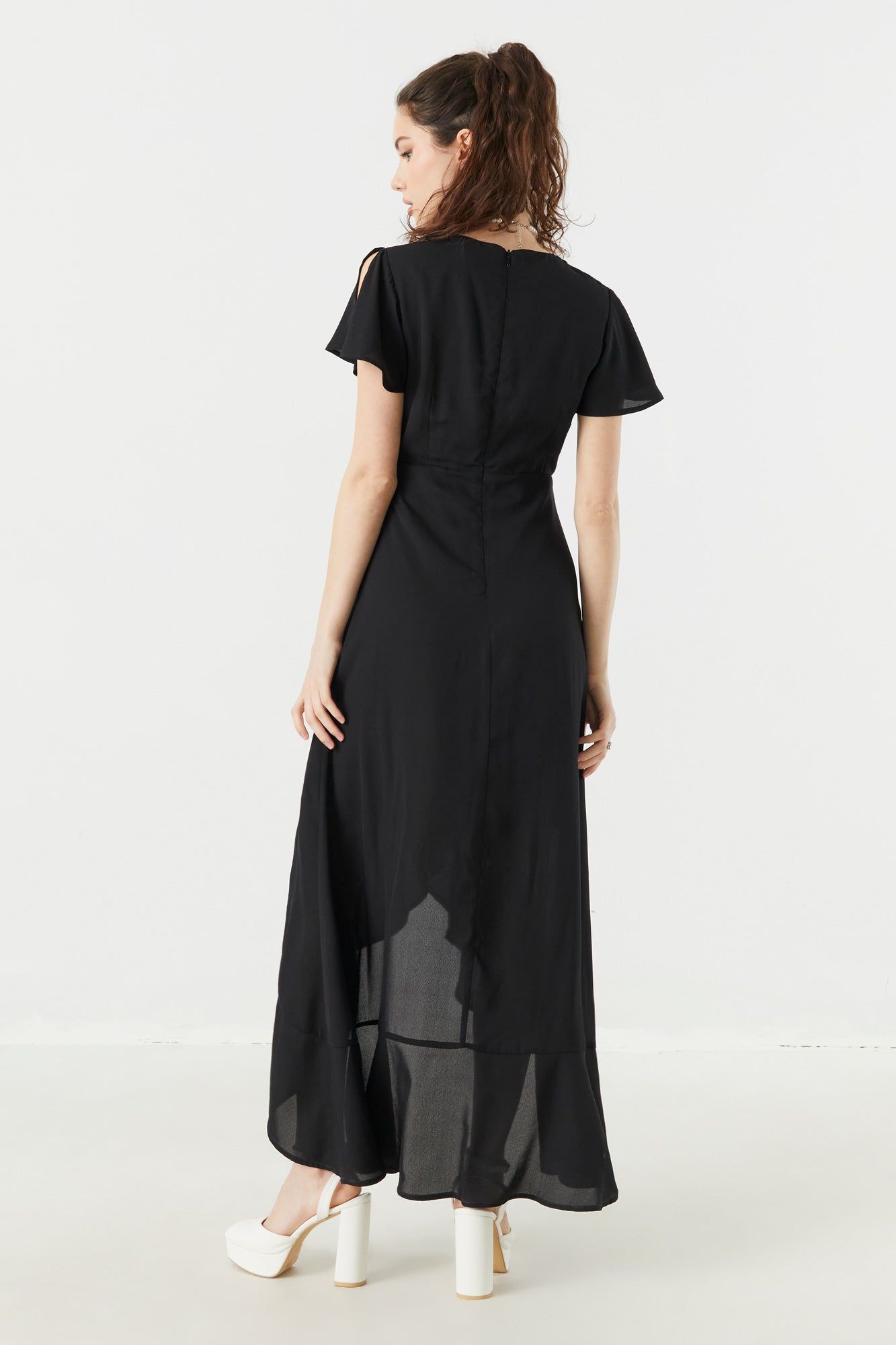Robe fourreau maxi en chiffon à surplis sold by Urban Planet product image thumbnail 2