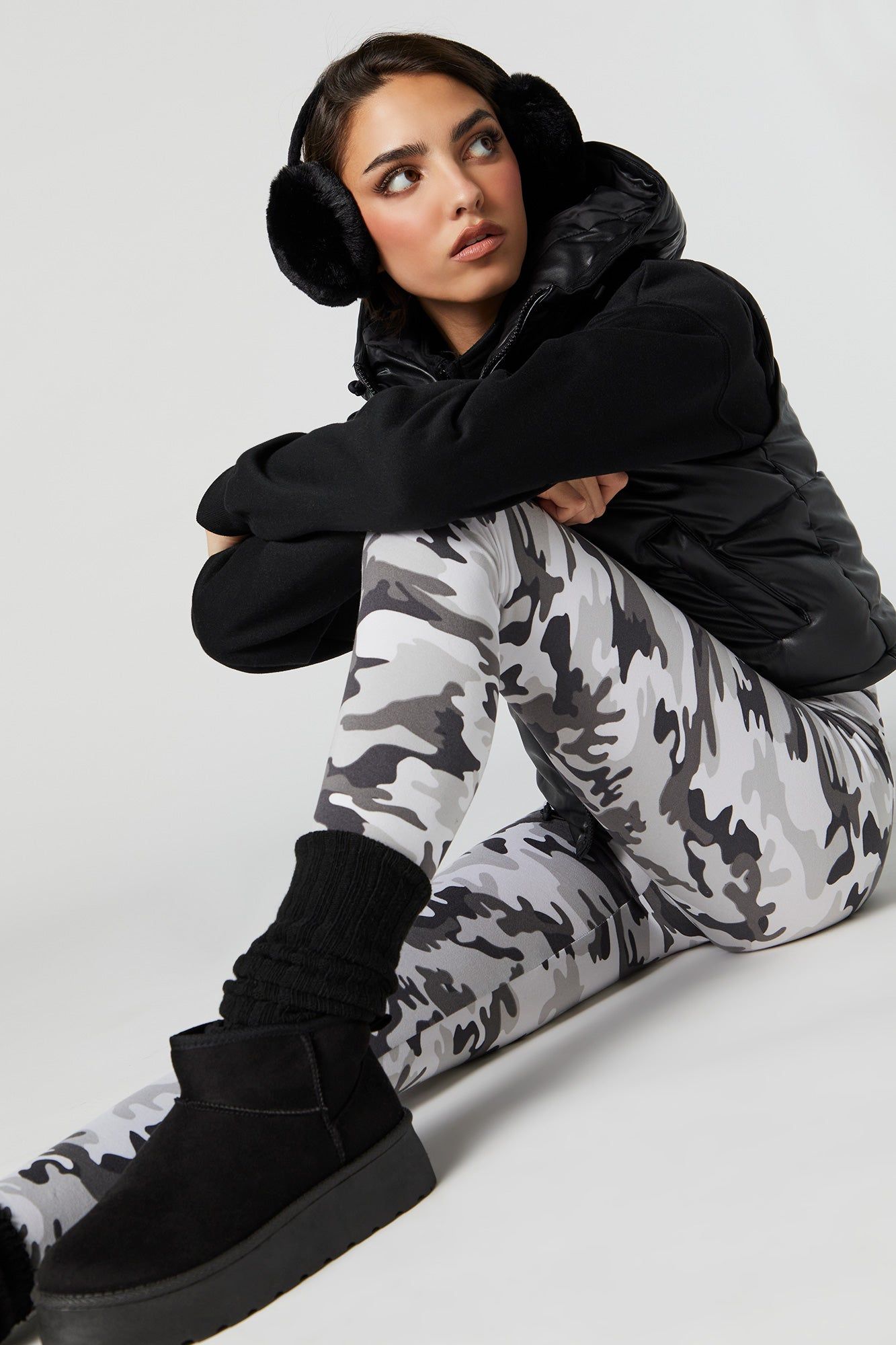 Legging avec motif camouflage noir et blanc sold by Urban Planet