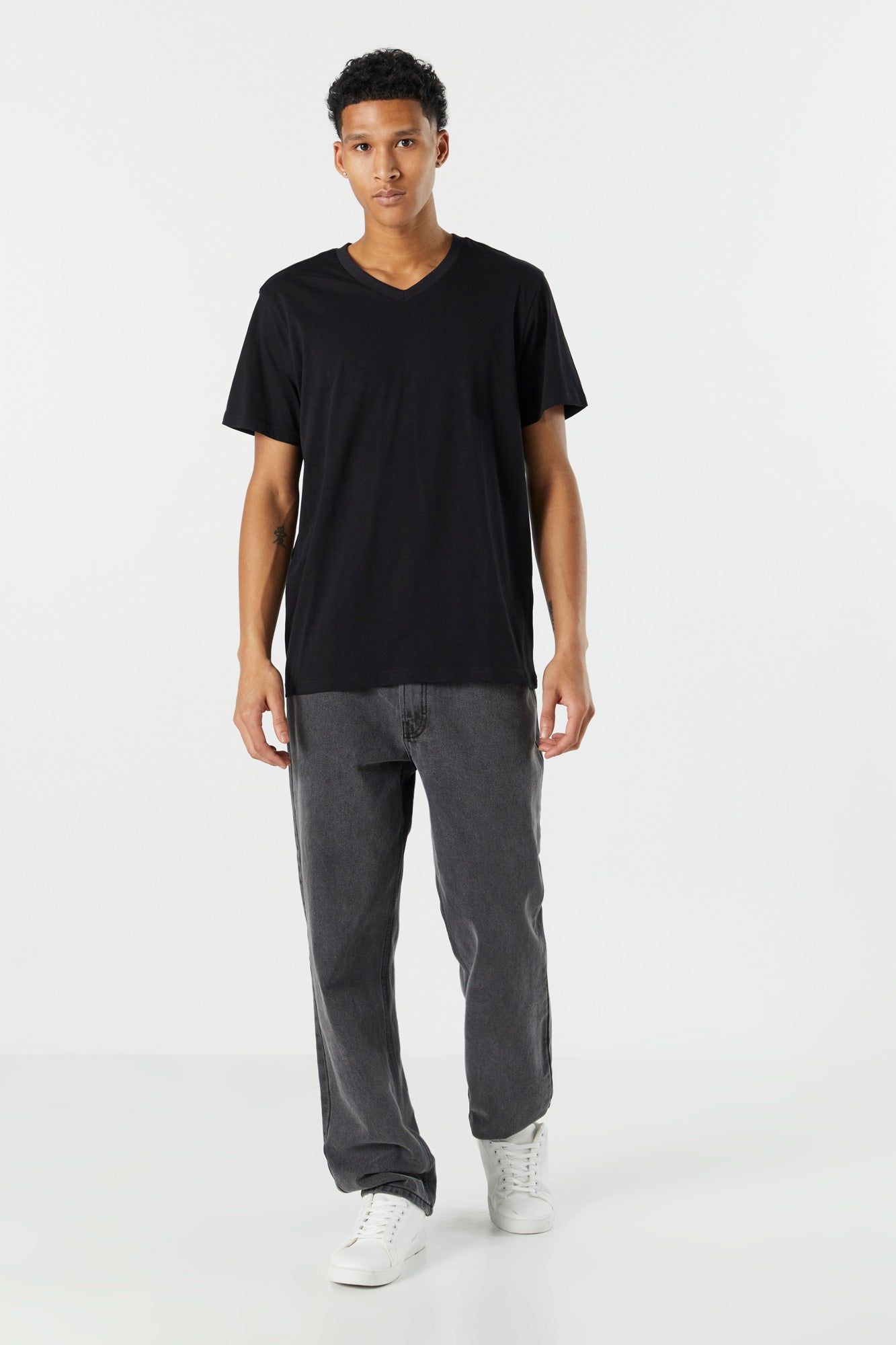 T-shirt basique à encolure en V sold by Urban Planet product image thumbnail 6