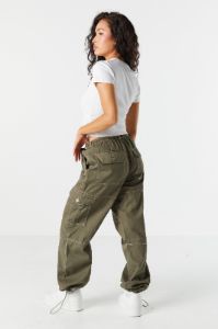 Pantalon cargo parachute à surpiqûres contrastantes sold by Urban Planet