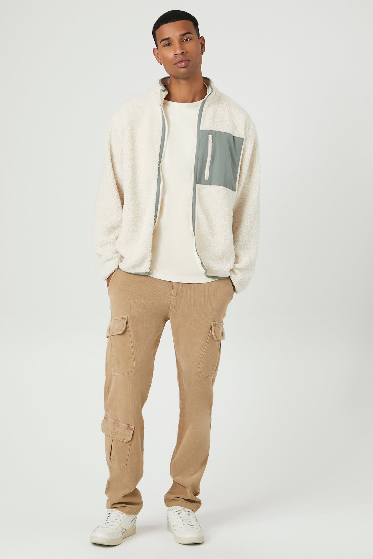 Jogger cargo en velours côtelé sold by Urban Planet