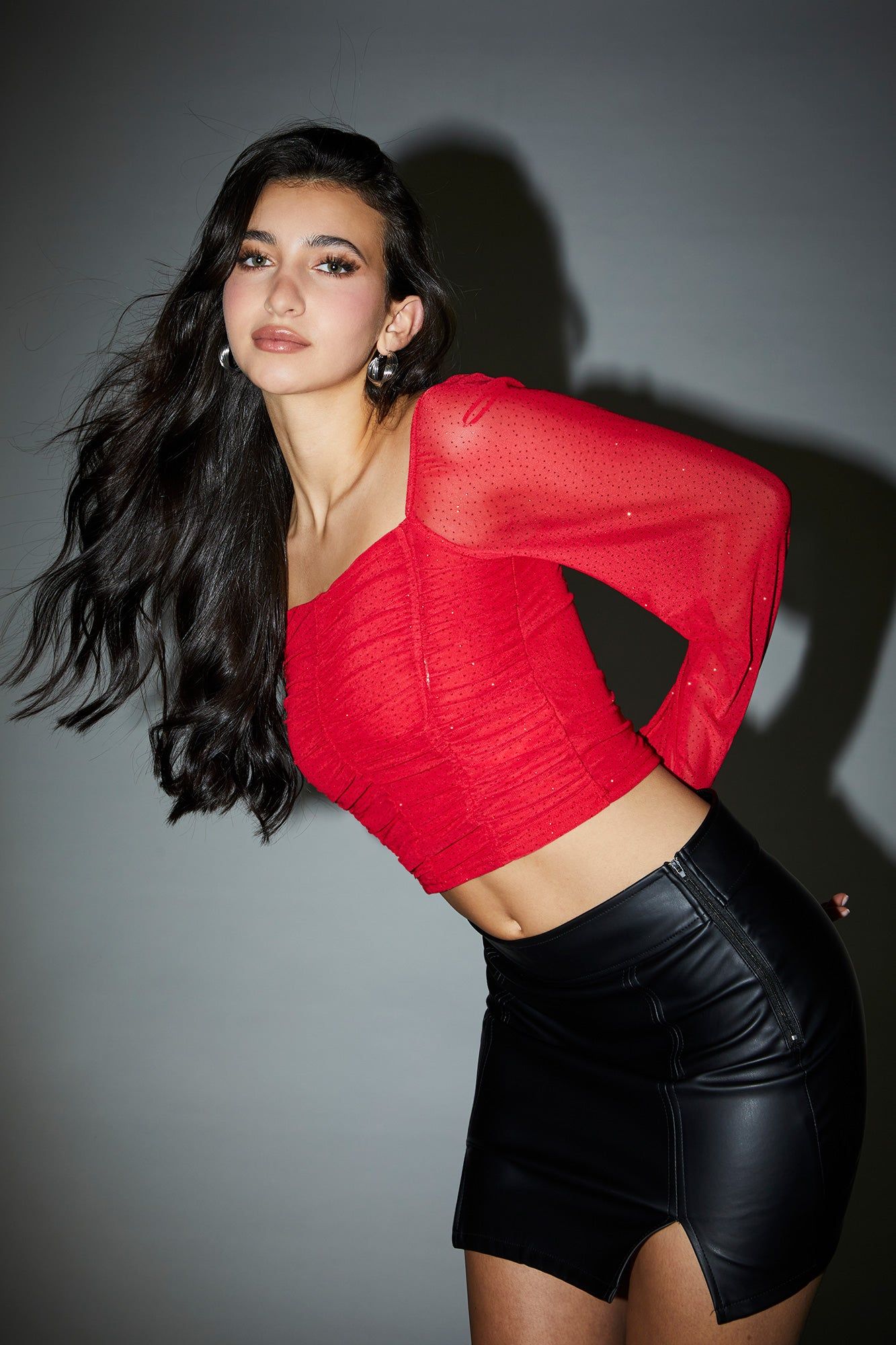 Haut ruché en filet scintillant à manches longues sold by Urban Planet