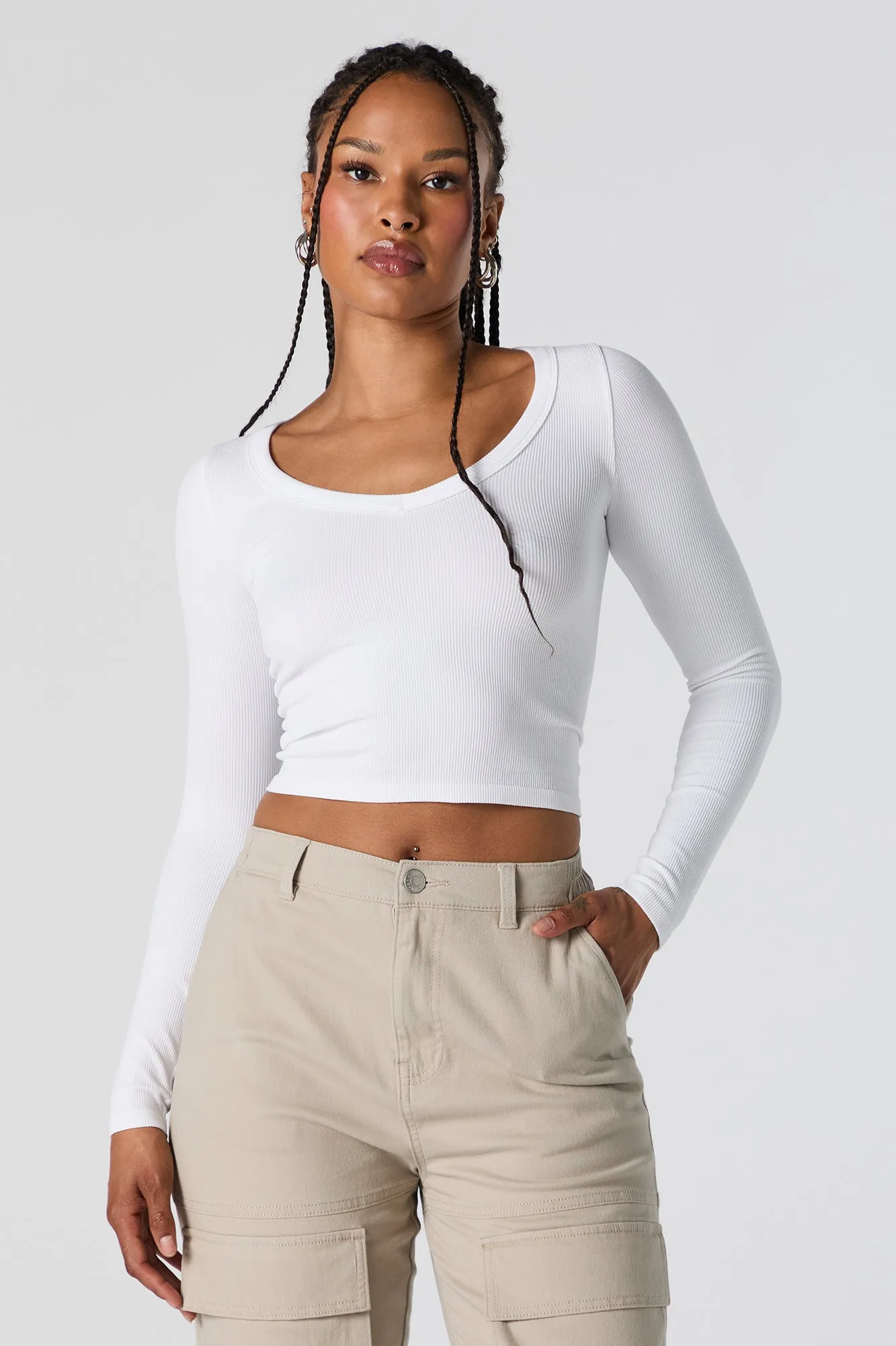 Haut côtelé court sans couture à manches longues avec encolure en V sold by Urban Planet