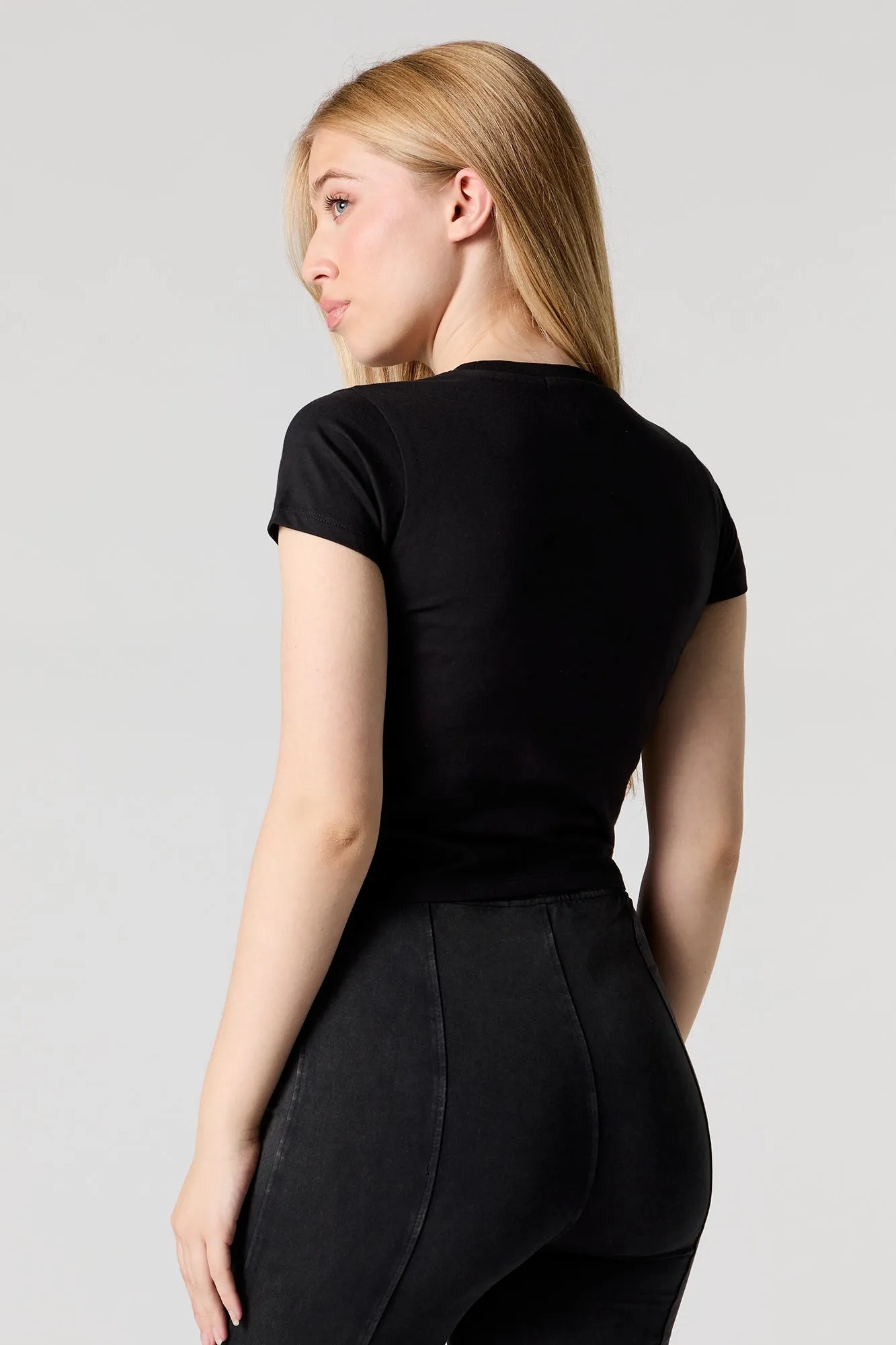 T-shirt ultracourt avec motif brodé Rose sold by Urban Planet product image thumbnail 2