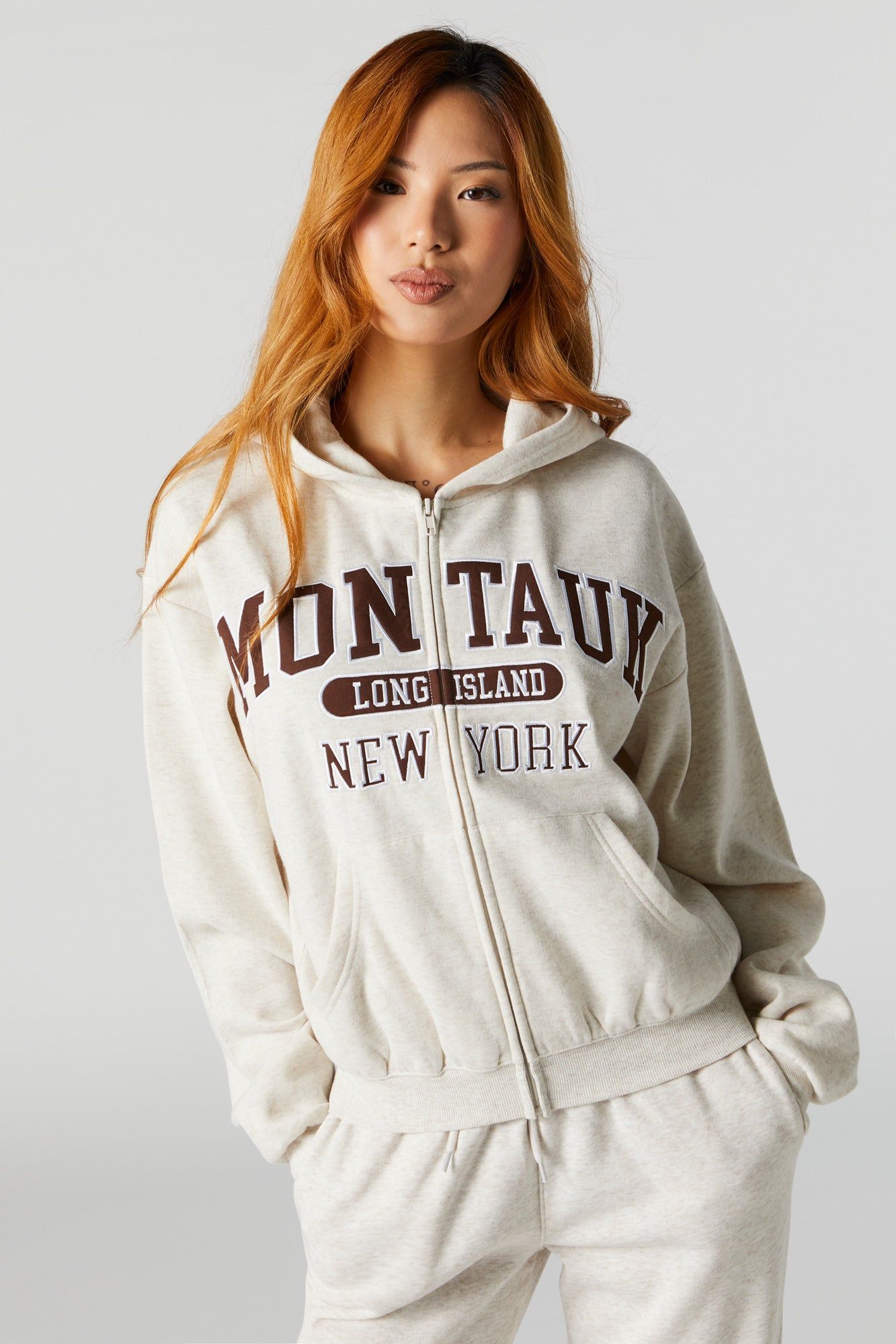 Haut à capuchon en chemille avec motif brodé Montauk et fermeture à glissière sold by Urban Planet