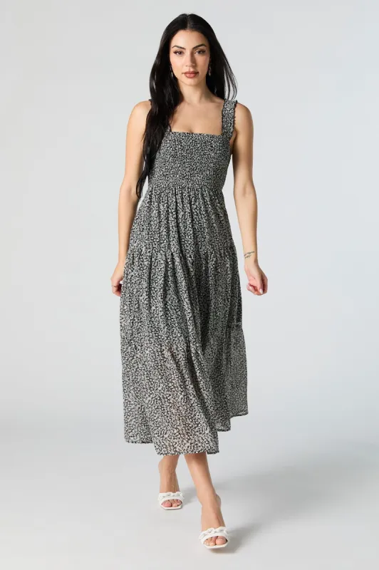 Robe midi volantée fleurie en chiffon avec encolure carrée sold by Urban Planet