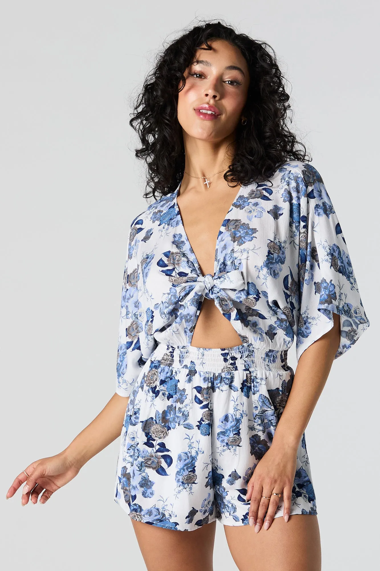 Combi-short fleuri avec découpes et attache sold by Urban Planet