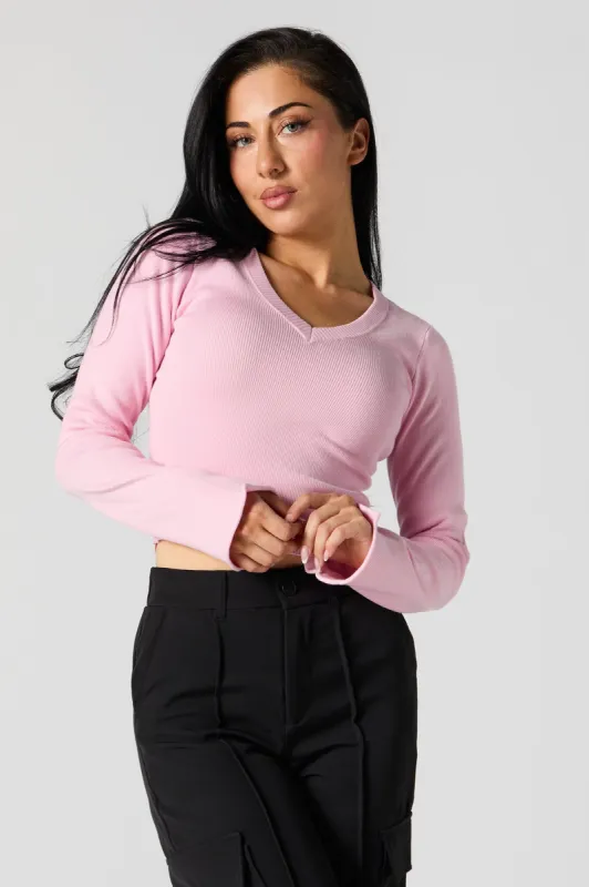 Chandail court en tricot côtelé à encolure en V sold by Urban Planet