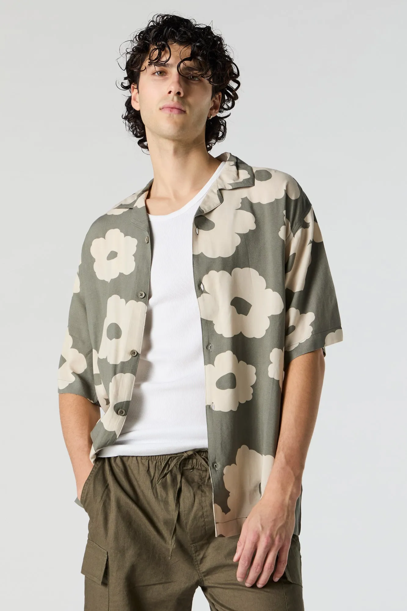 Haut boutonné fleuri sold by Urban Planet